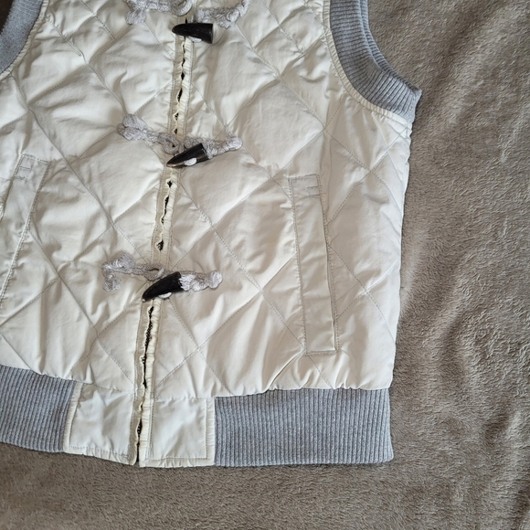 Eddie Bauer quilted goose down vest size small - Picture 6 of 16